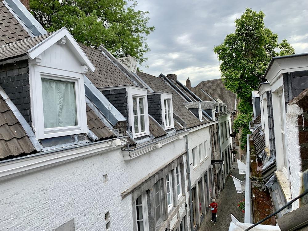 Hotel Derlon 4*